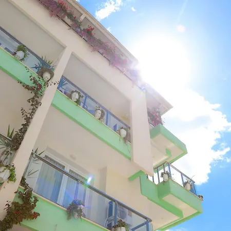 Garden فندق Radhimë