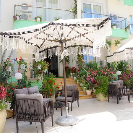 Garden فندق Radhimë