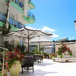 Отель Garden 3*