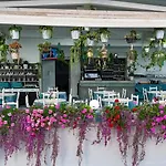 Отель Garden 3*